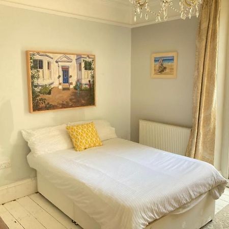 Central Truro! Large Double Room In Victorian Property Bagian luar foto
