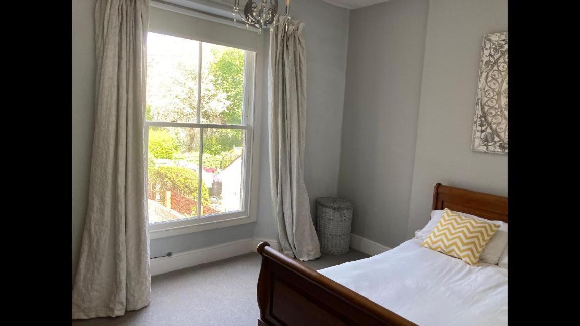 Central Truro! Large Double Room In Victorian Property Bagian luar foto