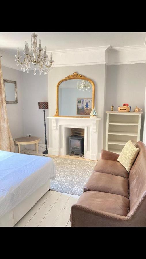 Central Truro! Large Double Room In Victorian Property Bagian luar foto
